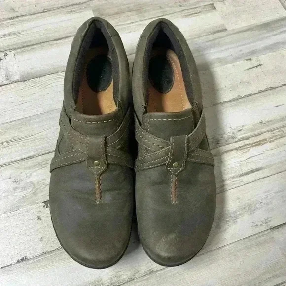 Clarks Womens Ideo Chilly Loafer Shoes Green Low Top Leather Slip Ons 9N - Picture 2 of 9